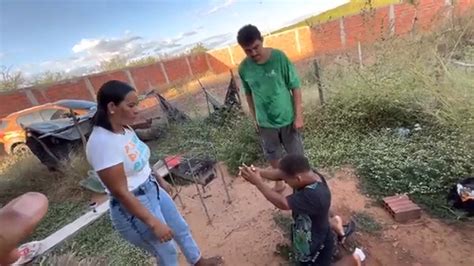 anão e a morena rabuda